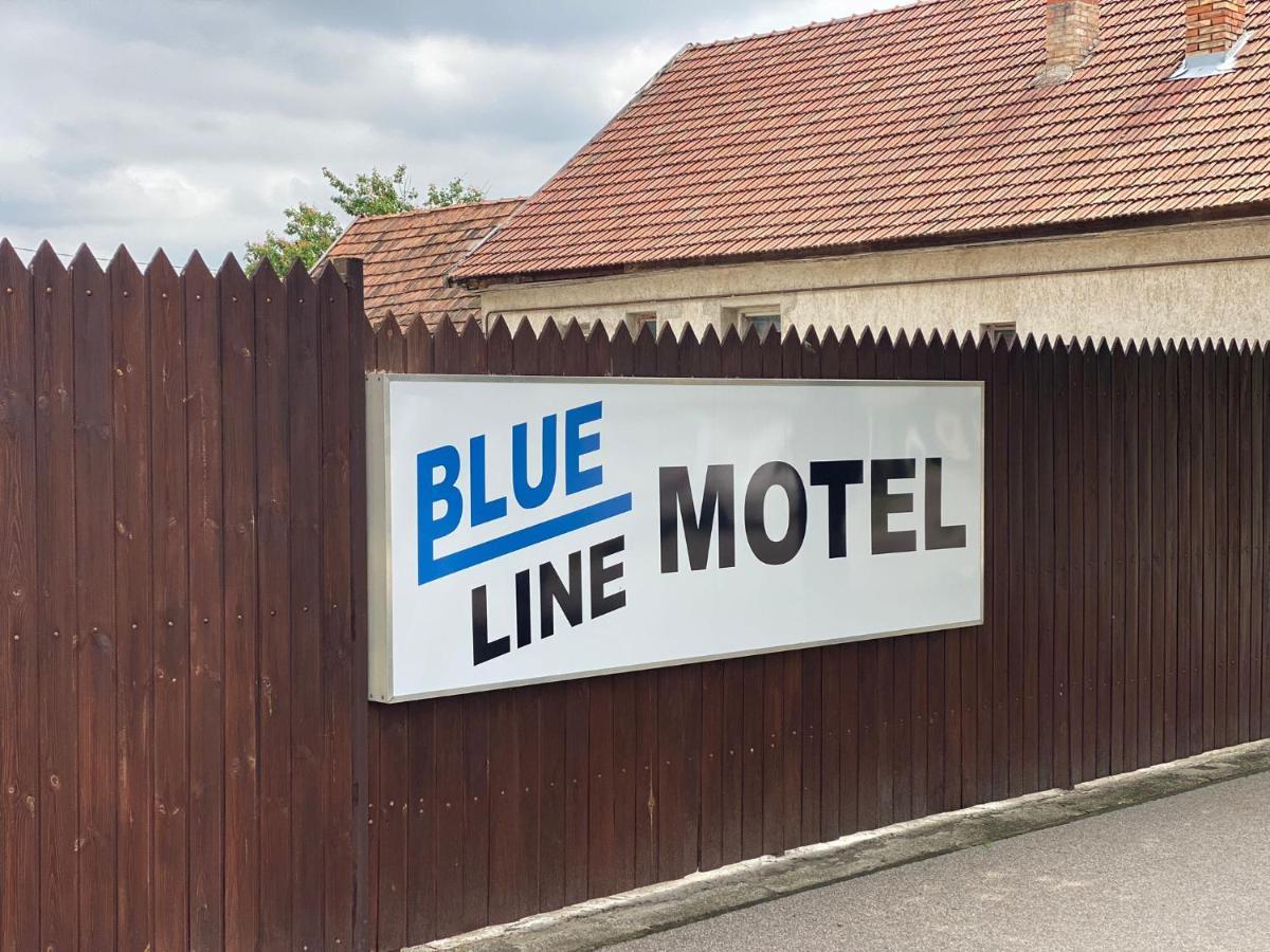 Blueline Motel Jaszbereny Exterior photo