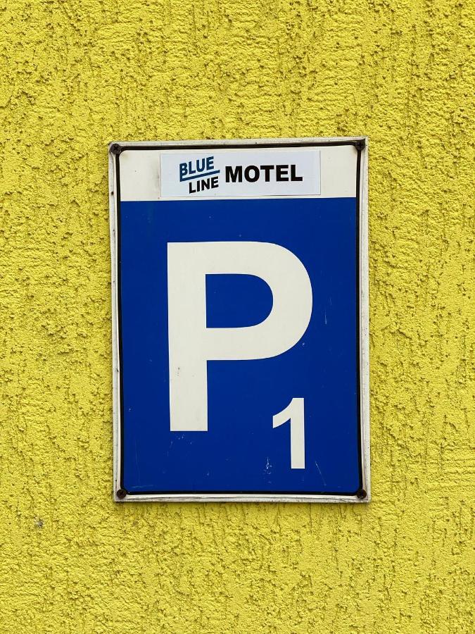 Blueline Motel Jaszbereny Exterior photo